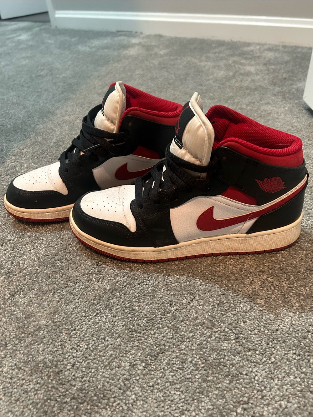 Nike Air Jordan 1 Mid - Black White Red